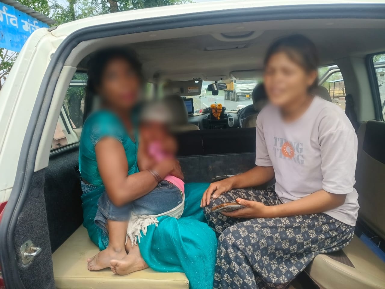 सागर के थाना सानौधा क्षेत्र में मोटर साईकिल चालक ने 05 वर्षीय बालक को मारी टक्कर, डायल-112 जवानों ने पहुँचाया अस्पताल। 